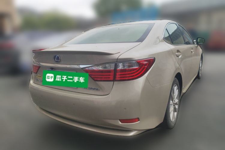 Used Lexus ES 2013 300h Elite Edition Rear Right 45 Deg