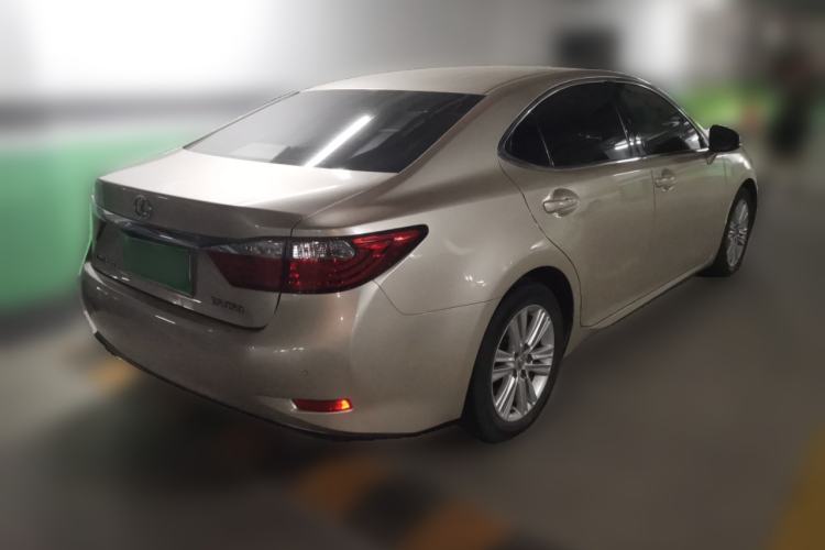 Used Lexus ES 2013 350 Elegant Edition Rear Right 45 Deg