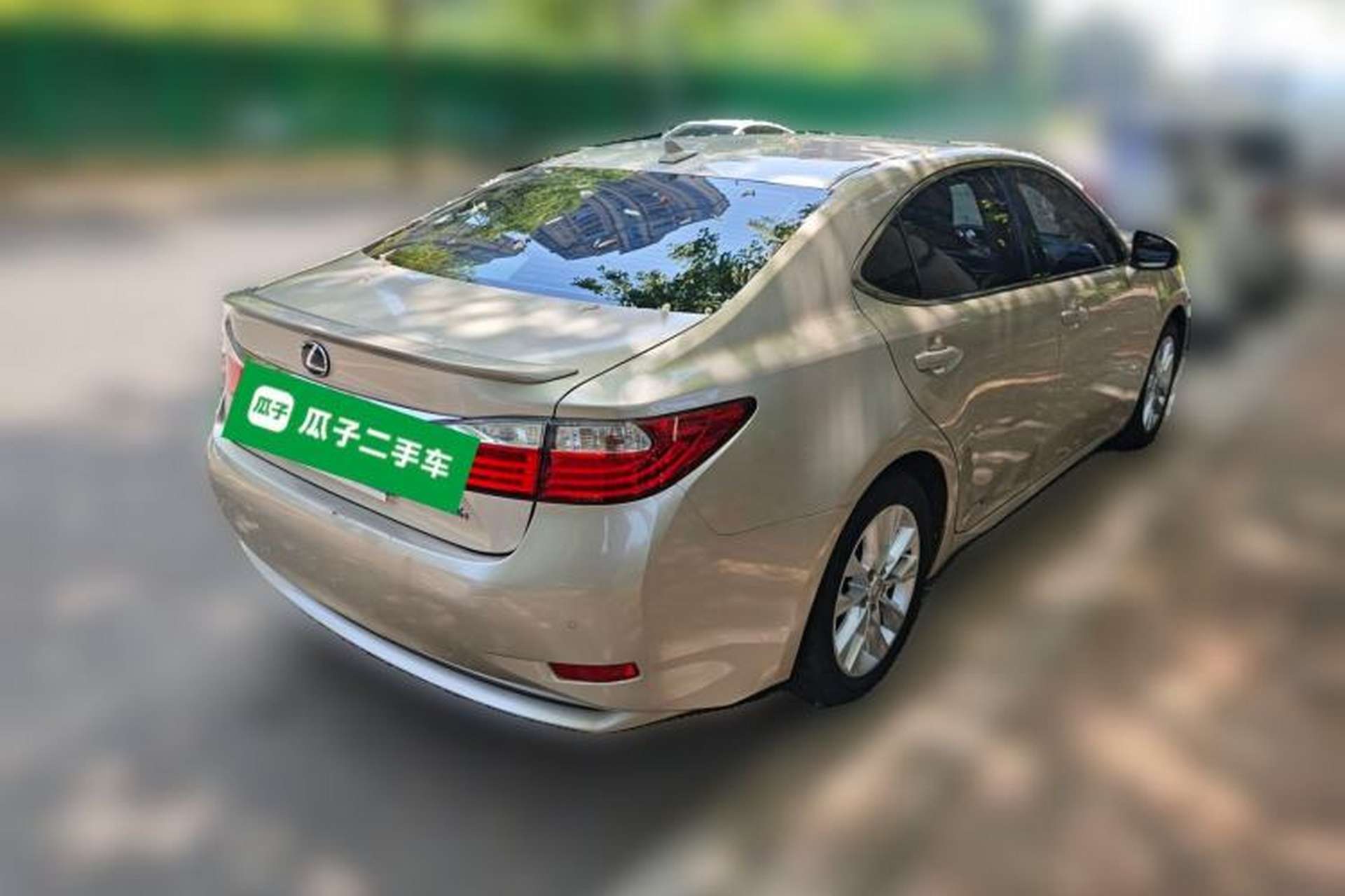 Used Lexus ES 2013 300h Luxury Edition Rear Right 45 Deg
