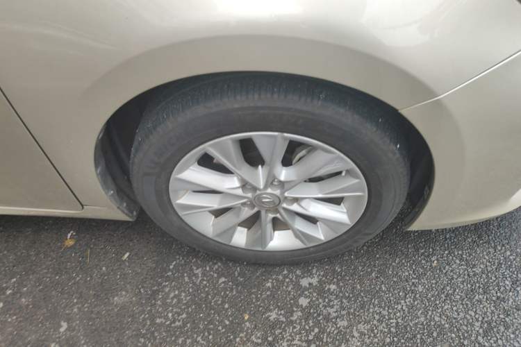 Used Lexus ES 2013 300h Elite Edition Right Front Wheel Hub