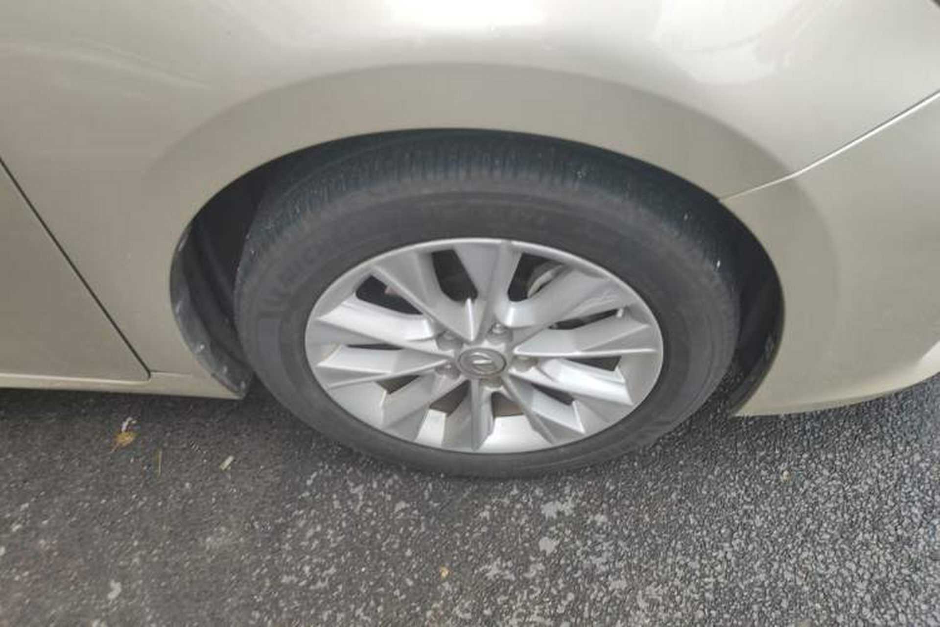 Used Lexus ES 2013 300h Elite Edition Right Front Wheel Hub