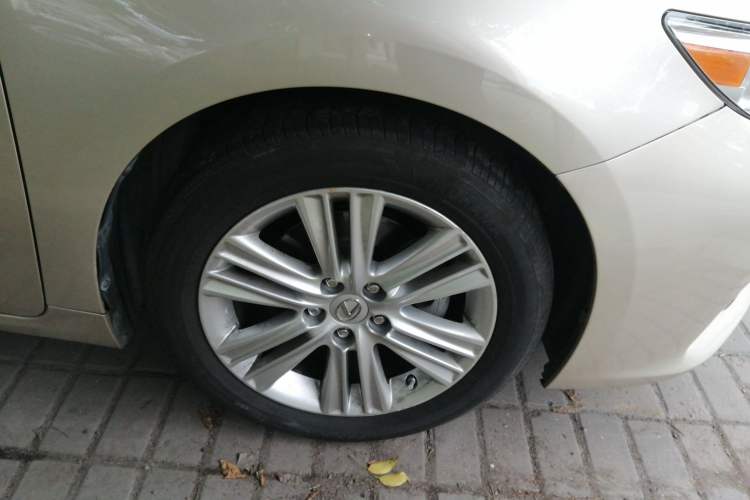 Used Lexus ES 2013 250 Elite Edition Right Front Wheel Hub