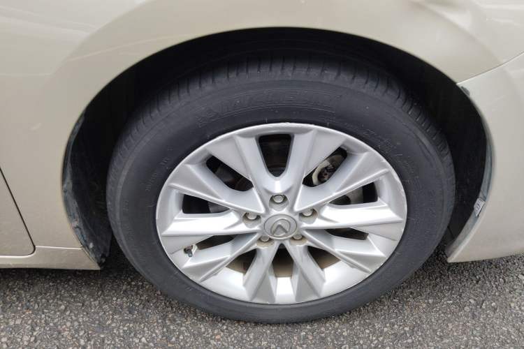 Used Lexus ES 2013 300h Luxury Edition Right Front Wheel Hub