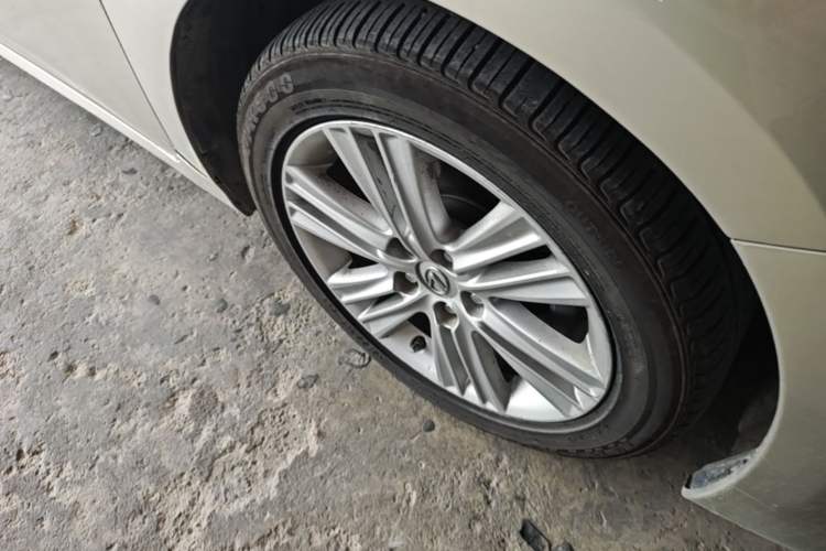 Used Lexus ES 2013 250 Elite Edition Right Front Wheel Hub