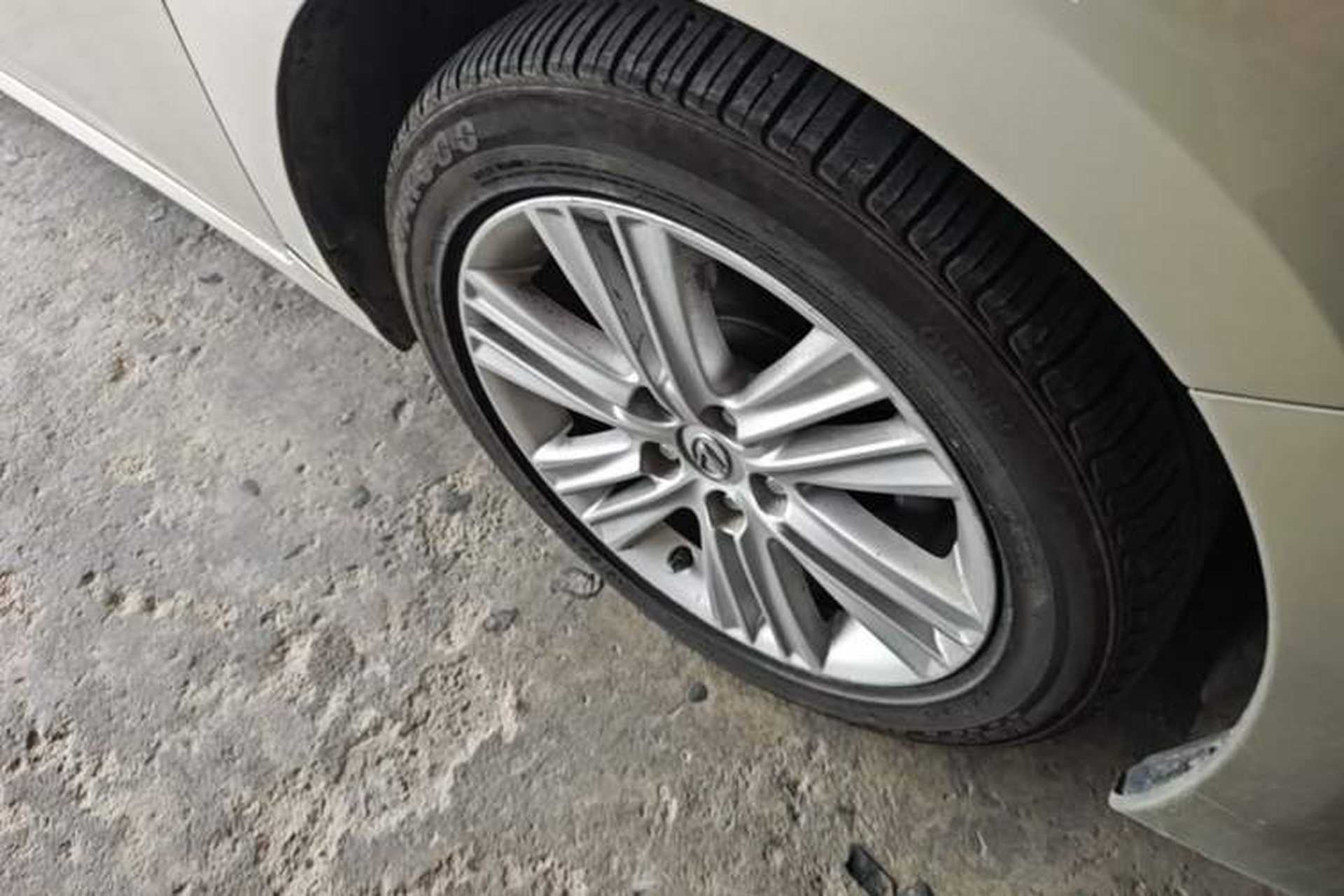 Used Lexus ES 2013 250 Elite Edition Right Front Wheel Hub