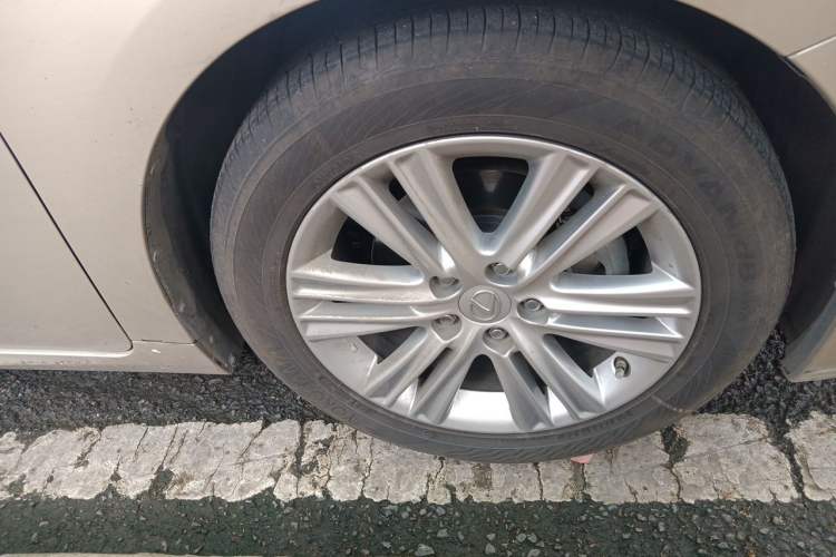 Used Lexus ES 2013 250 Elite Edition Right Front Wheel Hub