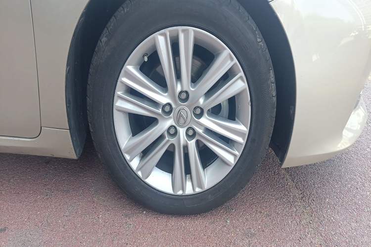 Used Lexus ES 2013 250 Elite Edition Right Front Wheel Hub