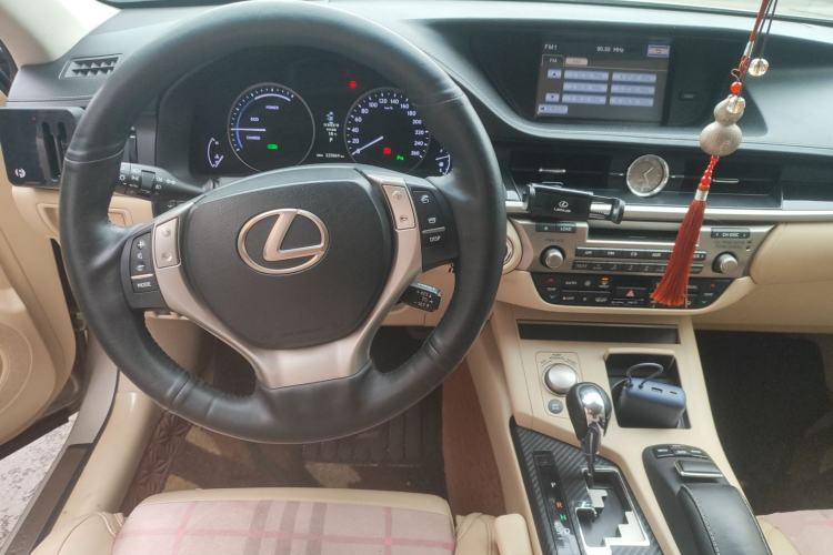 Used Lexus ES 2013 300h Elite Edition Steering Wheel