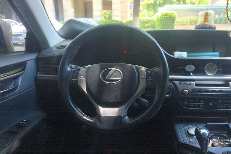 Used Lexus ES 2013 300h Elite Edition Steering Wheel