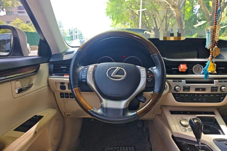 Used Lexus ES 2013 300h Luxury Edition Steering Wheel