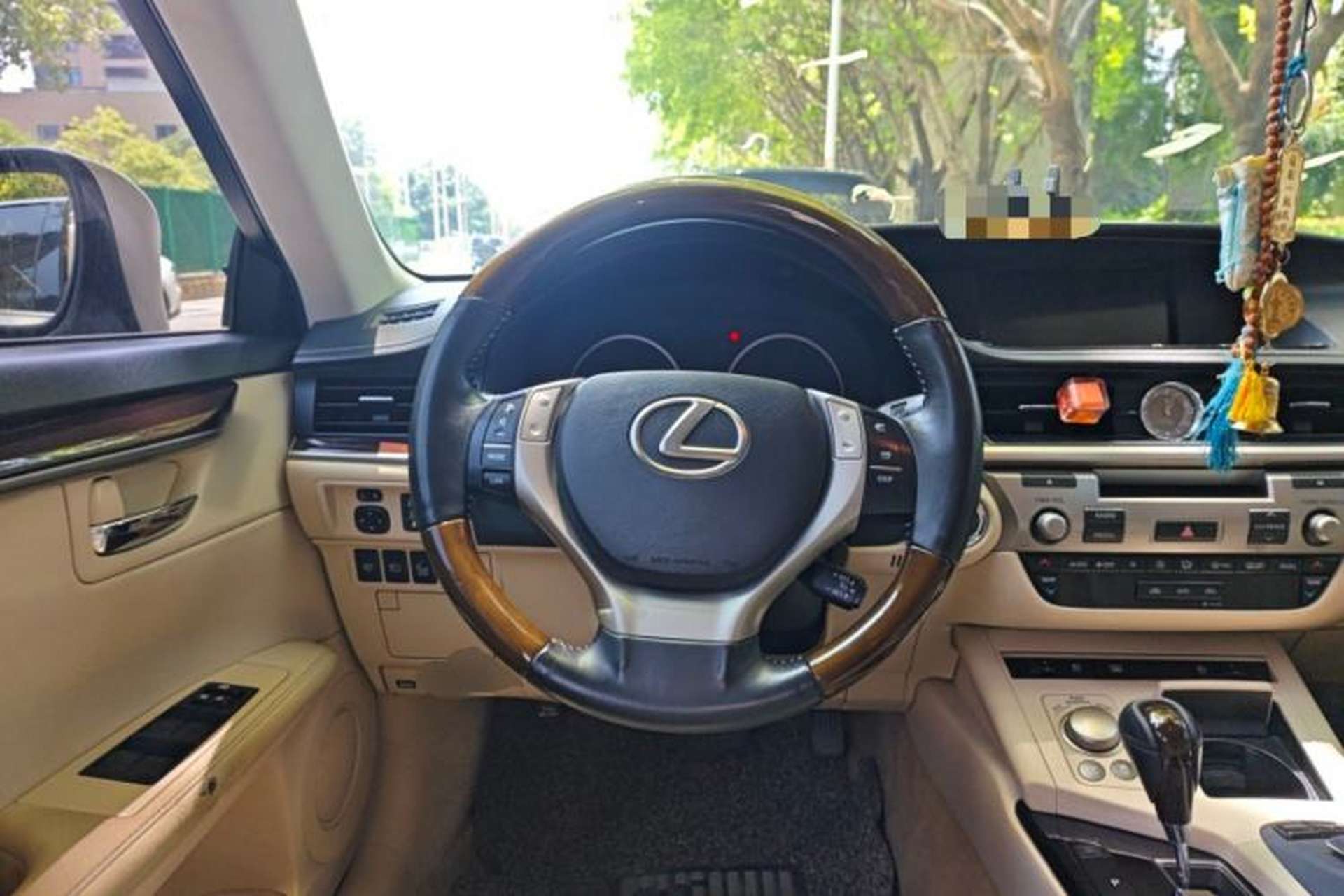 Used Lexus ES 2013 300h Luxury Edition Steering Wheel
