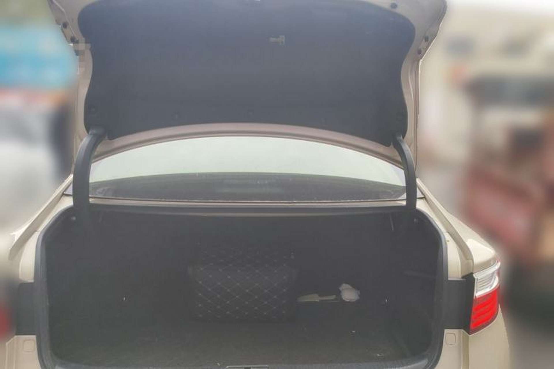 Used Lexus ES 2013 300h Elite Edition Trunk
