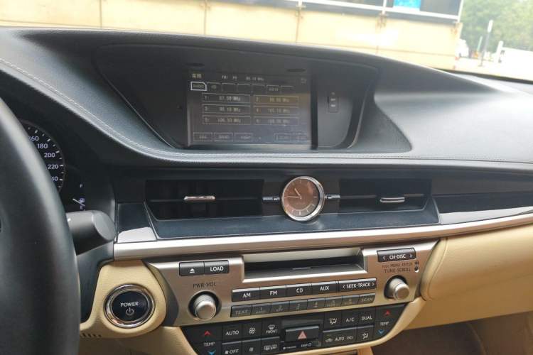 Used Lexus ES 2014 300h Elite Edition Audio And AC Panel