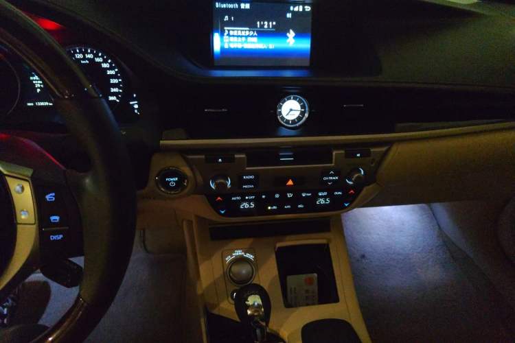 Used Lexus ES 2014 300h Elite Edition Audio And AC Panel