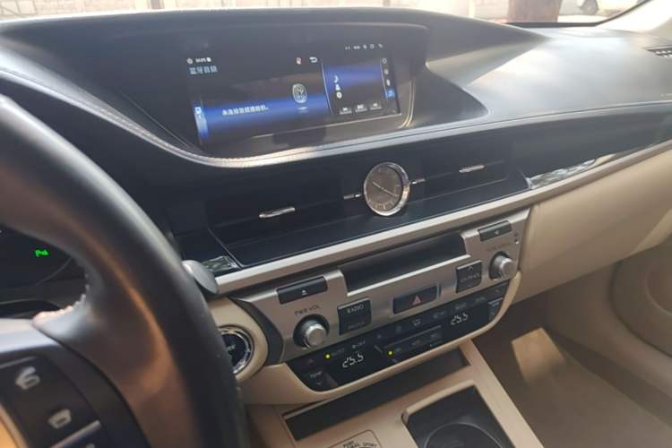 Used Lexus ES 2014 300h Elite Edition Audio And AC Panel