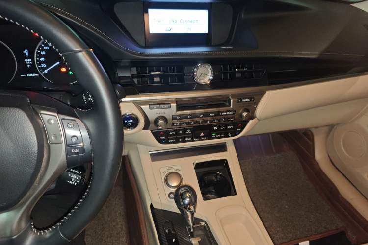 Used Lexus ES 2014 300h Elite Edition Audio And AC Panel