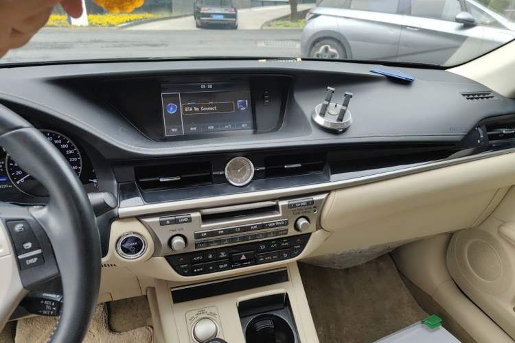 Used Lexus ES 2014 300h Elite Edition Audio And AC Panel