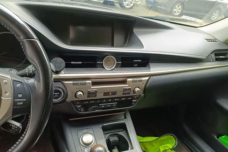 Used Lexus ES 2014 300h Elite Edition Audio And AC Panel