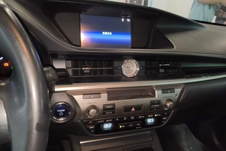 Used Lexus ES 2014 300h Elite Edition Audio And AC Panel