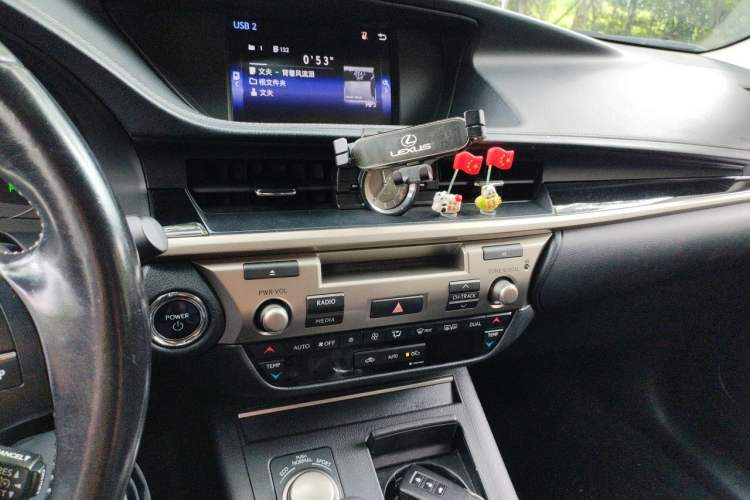 Used Lexus ES 2014 300h Elite Edition Audio And AC Panel