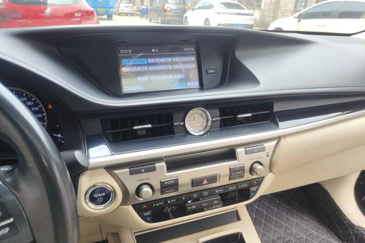 Used Lexus ES 2014 300h Elite Edition Audio And AC Panel
