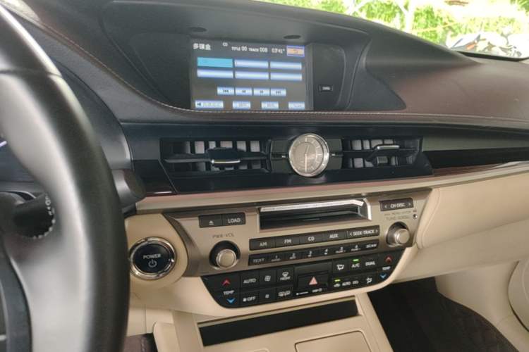 Used Lexus ES 2014 300h Elite Edition Audio And AC Panel