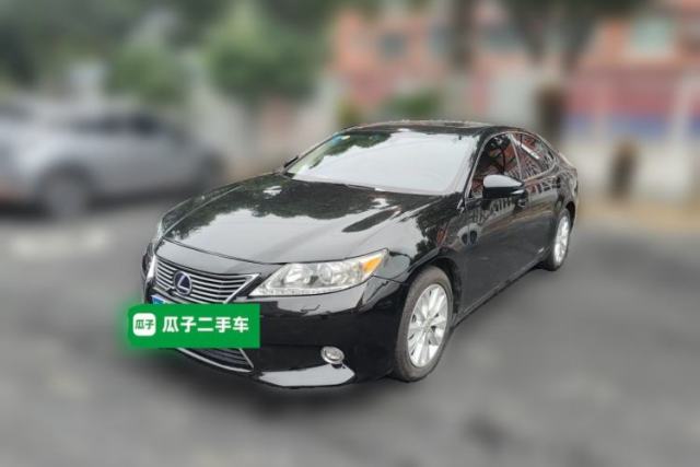 Ojetý Lexus ES 2014 300h Elite Edition