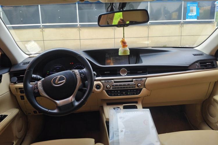 Used Lexus ES 2014 300h Elite Edition Center Console