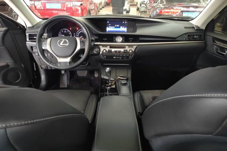 Used Lexus ES 2014 250 Elite Edition Center Console