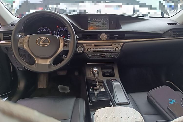 Used Lexus ES 2014 250 Elite Edition Center Console