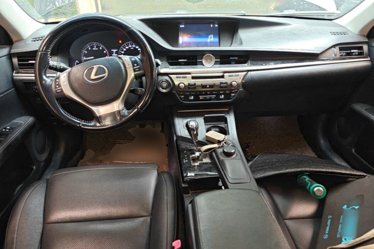 Used Lexus ES 2014 250 Elite Edition Center Console