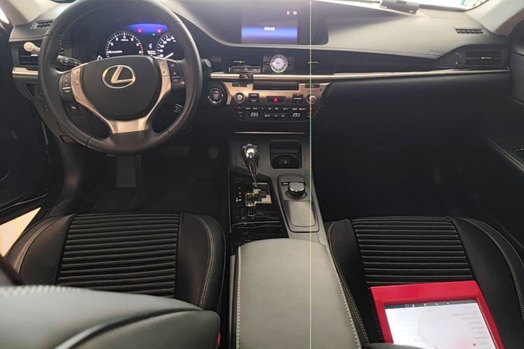 Used Lexus ES 2014 250 Elite Edition Center Console