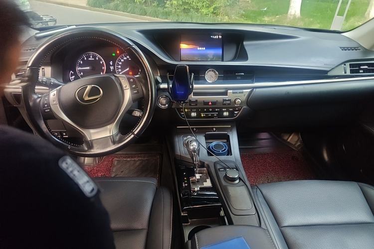 Used Lexus ES 2014 250 Elite Edition Center Console