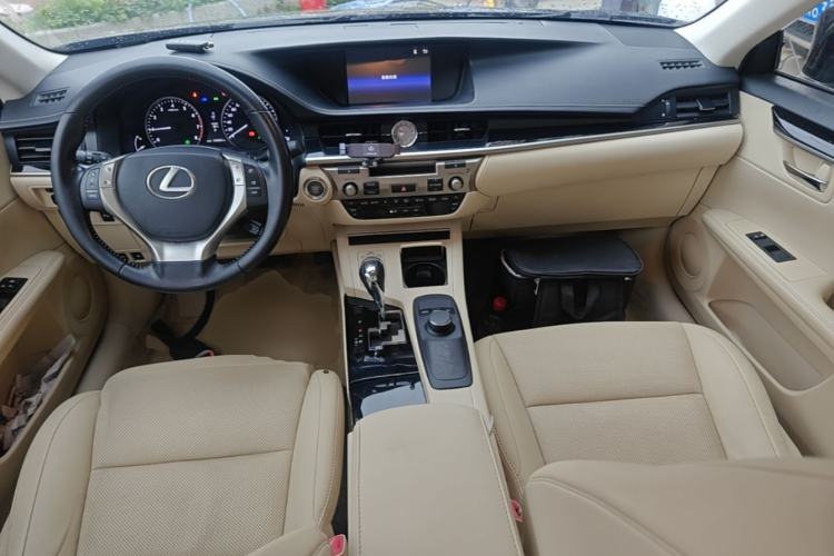 Used Lexus ES 2014 250 Elite Edition Center Console
