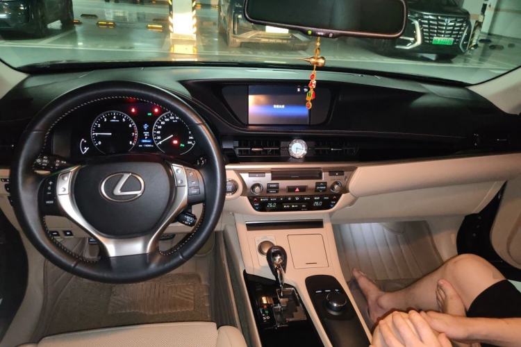 Used Lexus ES 2014 250 Elite Edition Center Console