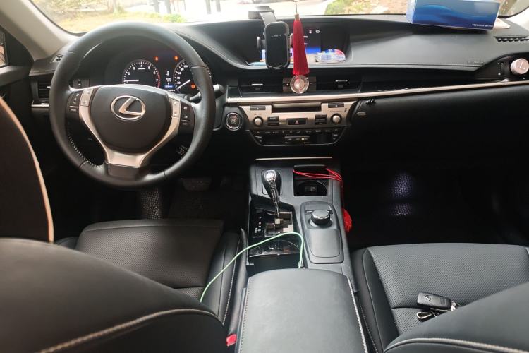 Used Lexus ES 2014 250 Elite Edition Center Console
