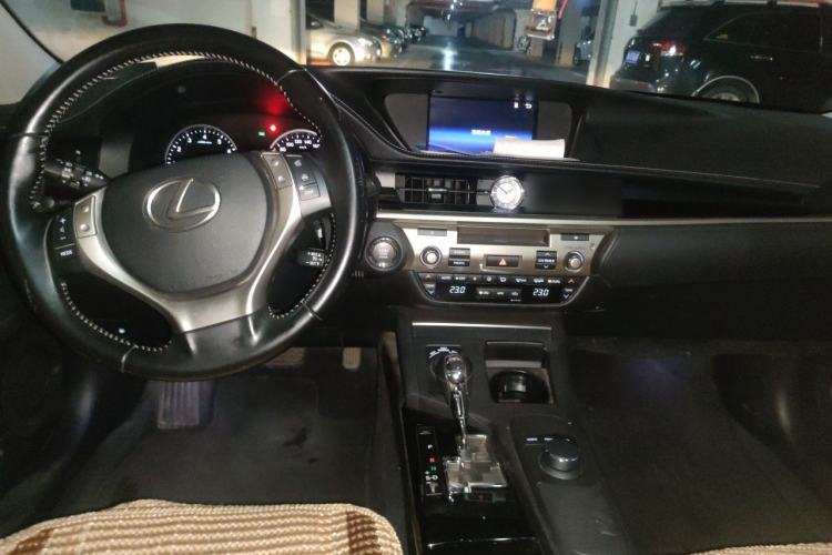 Used Lexus ES 2014 250 Elite Edition Center Console