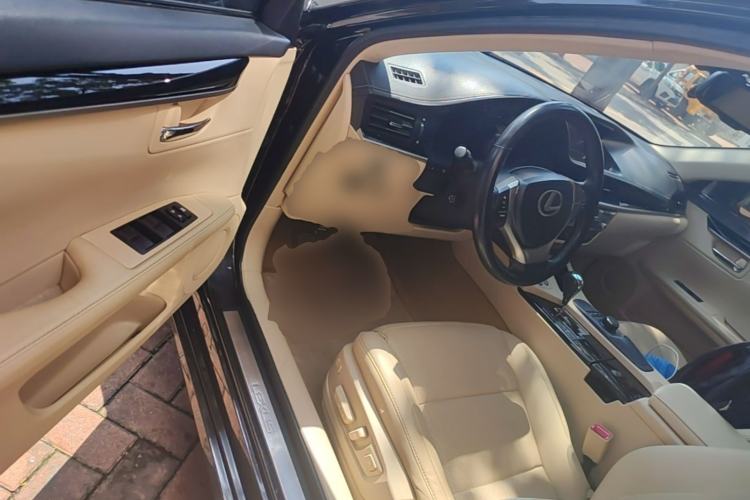Used Lexus ES 2014 300h Elite Edition Driver Seat