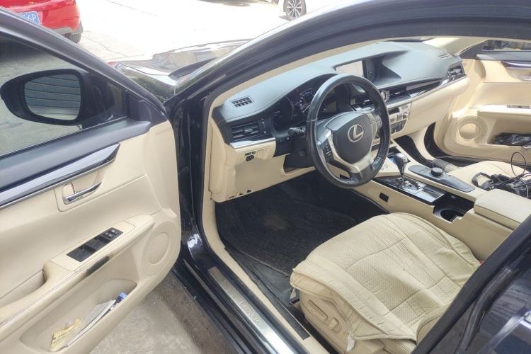 Used Lexus ES 2014 300h Elite Edition Driver Seat