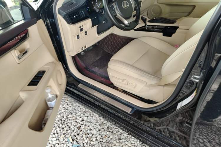 Used Lexus ES 2014 300h Elite Edition Driver Seat
