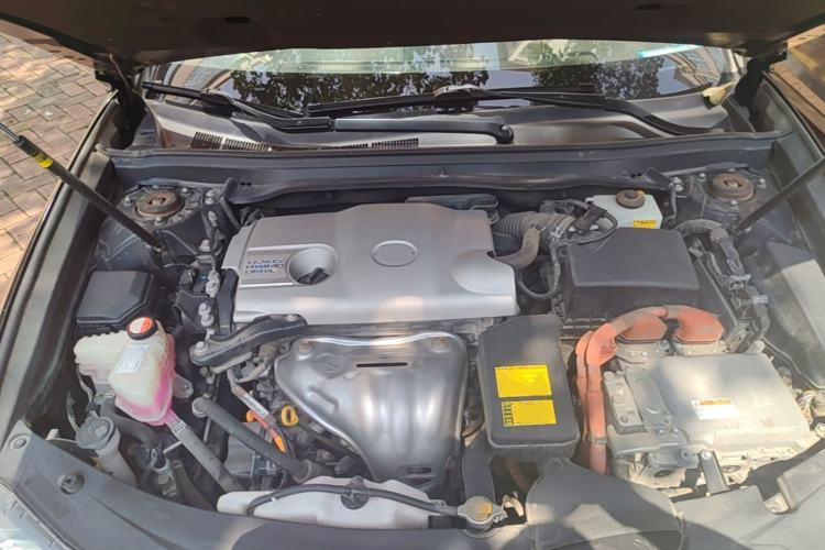 Used Lexus ES 2014 300h Elite Edition Engine Bay