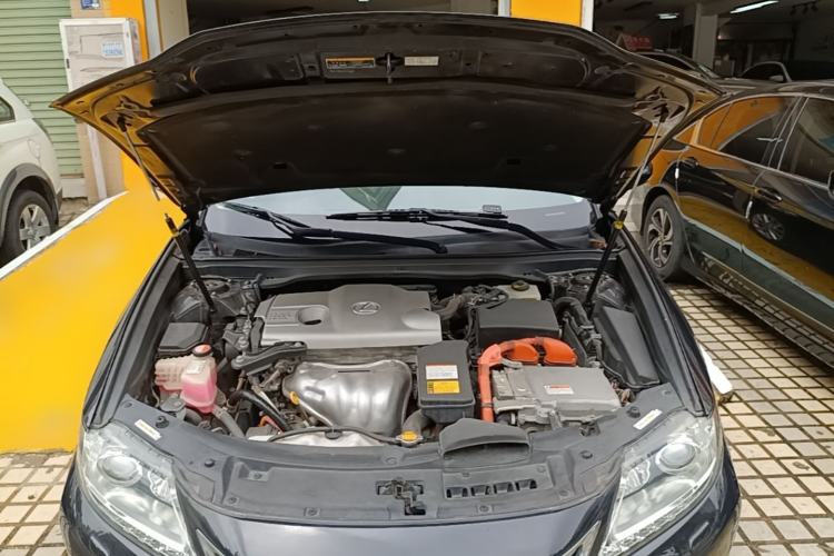 Used Lexus ES 2014 300h Elite Edition Engine Bay