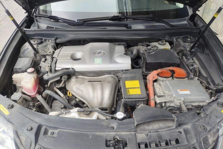 Used Lexus ES 2014 300h Elite Edition Engine Bay