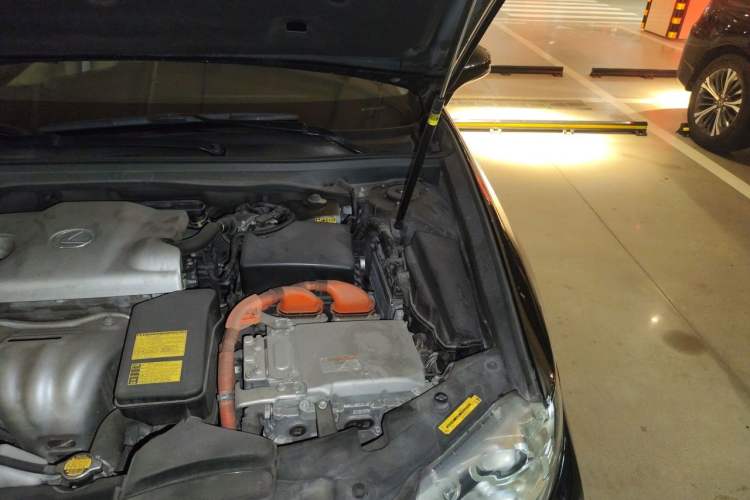 Used Lexus ES 2014 300h Elite Edition Engine Bay Left