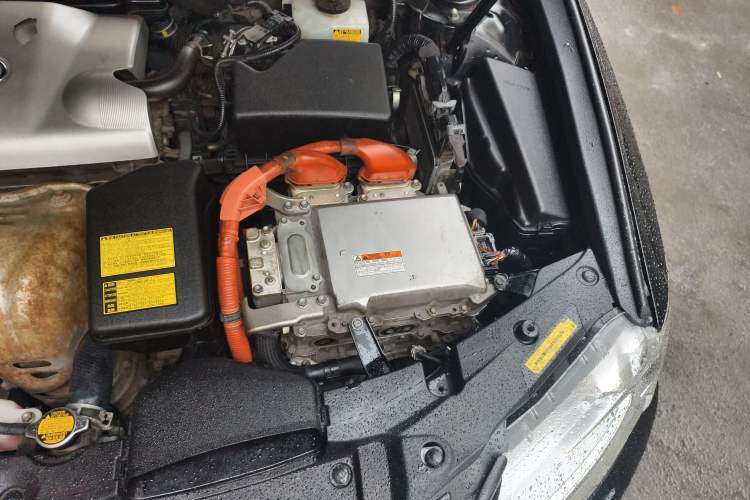 Used Lexus ES 2014 300h Elite Edition Engine Bay Left