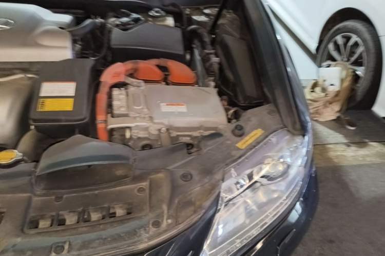 Used Lexus ES 2014 300h Elite Edition Engine Bay Left