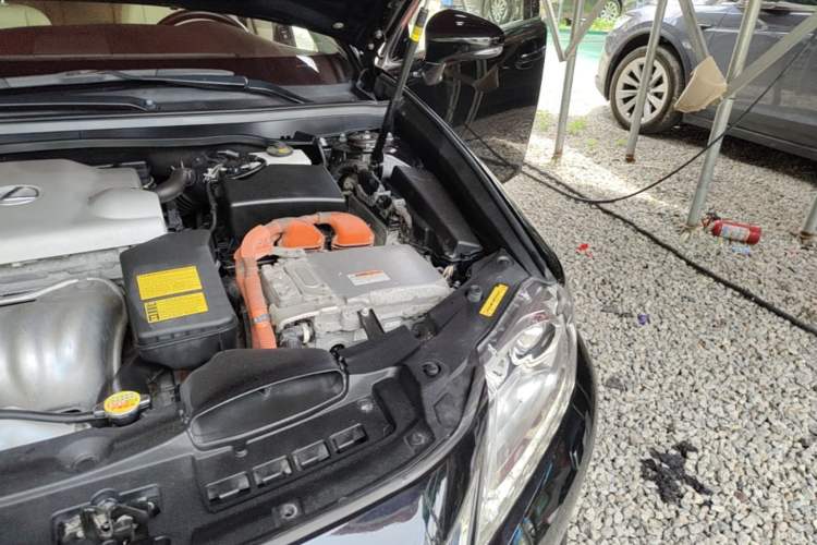 Used Lexus ES 2014 300h Elite Edition Engine Bay Left