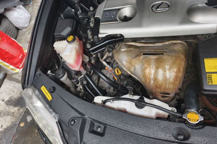Used Lexus ES 2014 300h Elite Edition Engine Bay Right