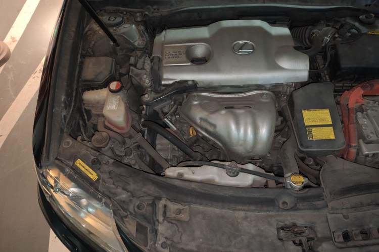 Used Lexus ES 2014 300h Elite Edition Engine Bay Right