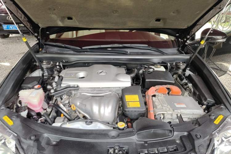 Used Lexus ES 2014 300h Elite Edition Engine Bay